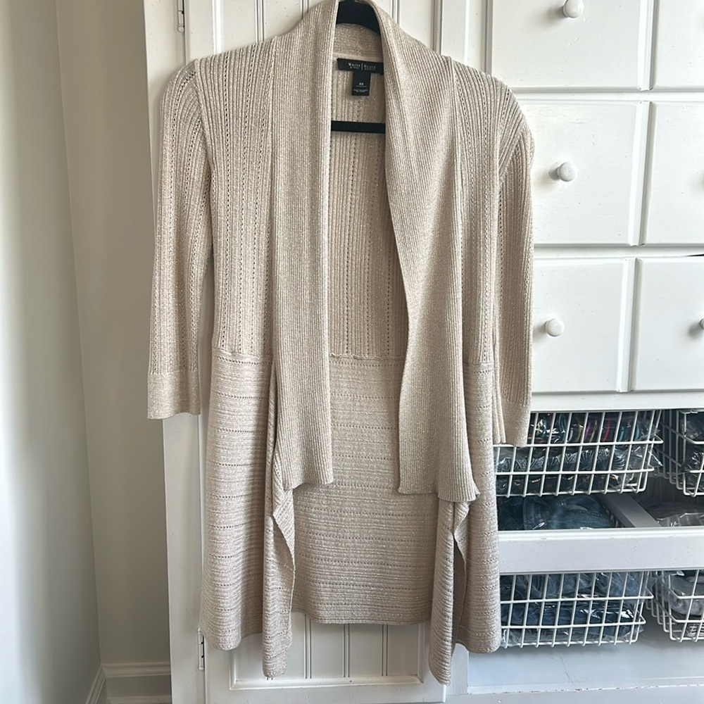 White House Black Market XS. Gold. 83% rayon. 11% polyester. 6% mettallic.